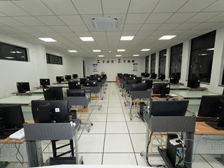 崇智楼B1-404单片机实训室